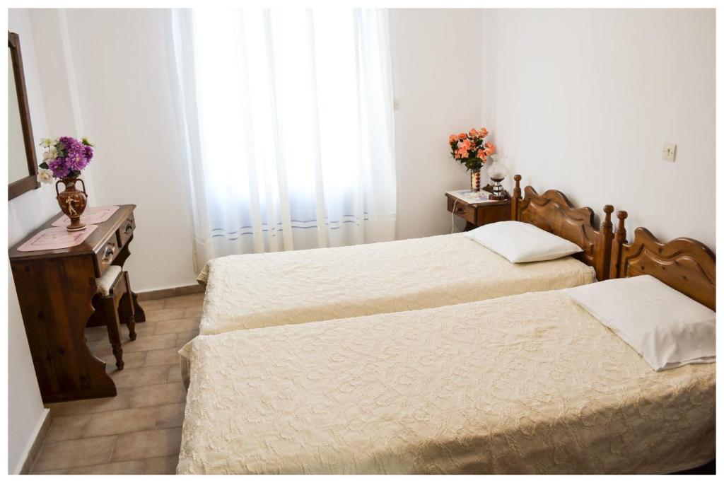 Blue Sky Apartments Karpathos Town  Room photo